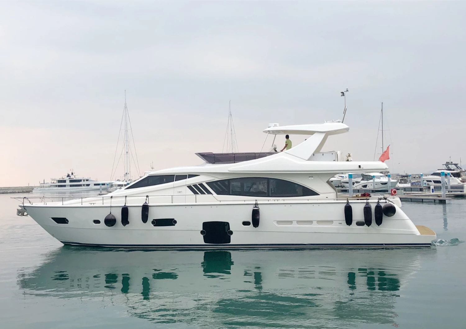 2012 Ferretti 750