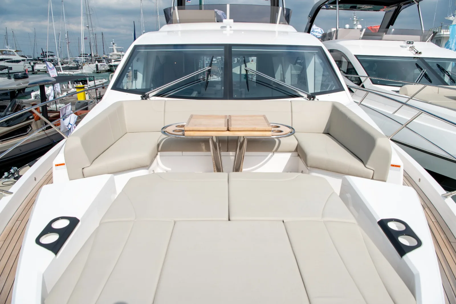 WhatsApp-Image-2026-03-13-at-11.23.31 2025 Sunseeker Manhattan 68